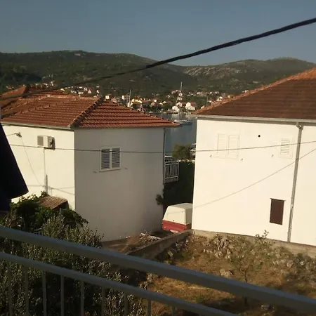 Apartamento By The Sea Vinisce, Trogir - 24197 *