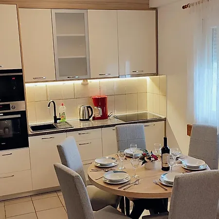 Apartamento By The Sea Vinisce, Trogir - 24197 *