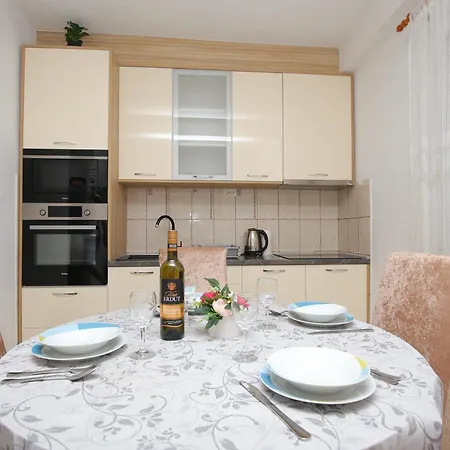 Appartement By The Sea Vinisce, Trogir - 24197 Vinišće